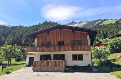 Steeg Apartment | Chalet in Steeg near Ski Slopes