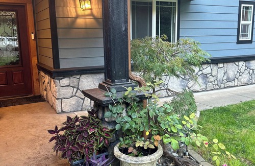 Crescent City Ski Chalet | Chalet in the Majestic Redwoods 5 mins to Redwood National parks & Smith River.