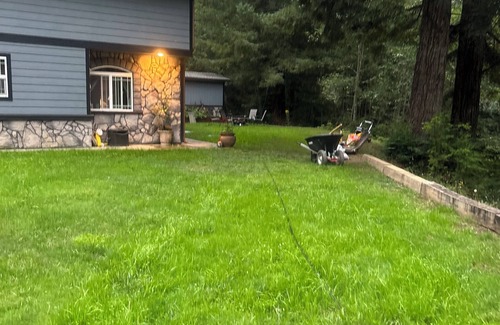 Crescent City Ski Chalet | Chalet in the Majestic Redwoods 5 mins to Redwood National parks & Smith River.