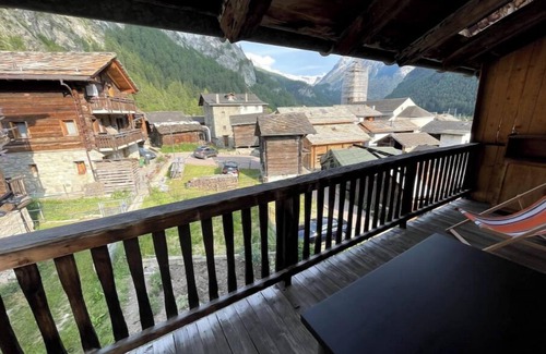 La Sage Apartment | Chalet in the mountains, wooden interior, cosy, with a beautiful view