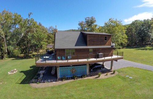 Great Cacapon Ski Chalet | Chalet In West Virginia on the Cacapon River. Sleeps 8