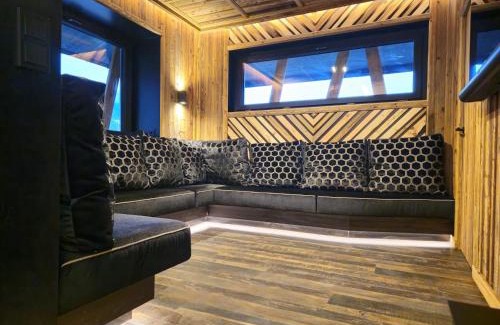 Aschau Im Zillertal House | Chalet in Zillertal near Ski Slopes & Whirlpool