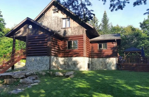 Wentworth-Nord Ski Chalet | Chalet Indigo - Swiss chalet en bois rond