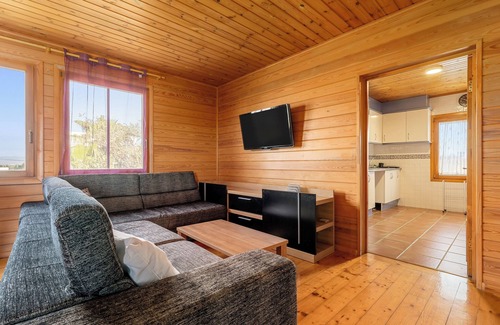 Sant Jaume d'Enveja House | Chalet 'La Casa De Clara Y Roger' with Shared Terrace, Balcony and Wi-Fi