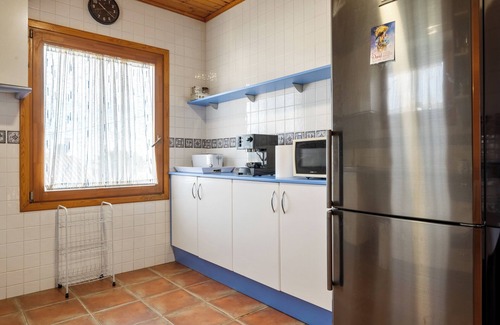 Sant Jaume d'Enveja House | Chalet 'La Casa De Clara Y Roger' with Shared Terrace, Balcony and Wi-Fi