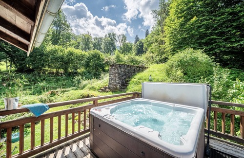 Samoens Ski Chalet | Chalet 'La Glière De L'Etelley' with Mountain View, Private Terrace and Wi-Fi