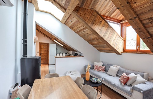 Briancon Ski Chalet | Chalet "Laltizoard" with Mountain View, Shared Heated Pool & Wi-Fi