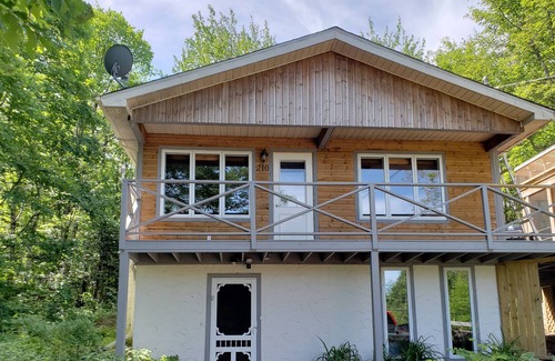 Sainte-Ann-des-Lacs House | Chalet Le Charmant Boisé with spa