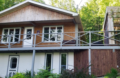 Sainte-Ann-des-Lacs House | Chalet Le Charmant Boisé with spa