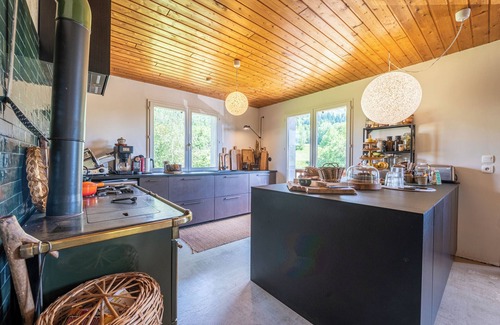 Les Deserts Ski Chalet | Chalet 'Le De Plainpalais' with Mountain View, Private Terrace and Wi-Fi