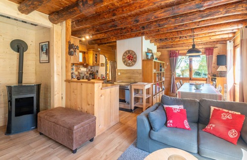 Le Reposoir Ski Chalet | Chalet "Le Petit Ranch" with Mountain View and Private Garden