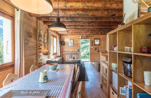 Le Reposoir Ski Chalet | Chalet "Le Petit Ranch" with Mountain View and Private Garden