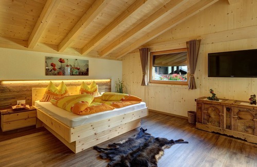 Lutago Ski Chalet | Chalet 'Lechnerhof' with Access to Ski Slopes, Mountain Views, Sauna & Wi-Fi