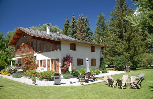Barcelonnette Ski Chalet | CHALET LES ECUREUILS 3* - SLEEPS 8