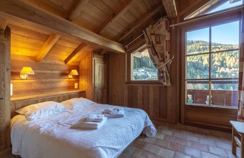 La Roche Ski Chalet | Chalet 'Les Ours' with Balcony and Wi-Fi