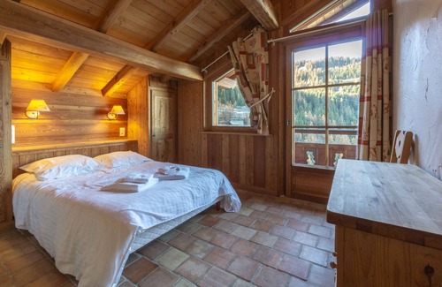 La Roche Ski Chalet | Chalet 'Les Ours' with Balcony and Wi-Fi