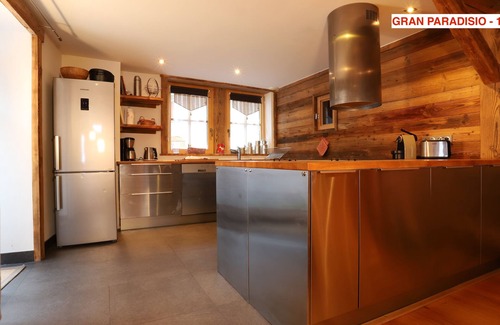 Bonneval-sur-Arc Ski Chalet | CHALET LUXE ET CHARME, 4* BELLA ALPINA, 12P, 150m2, 200 years old