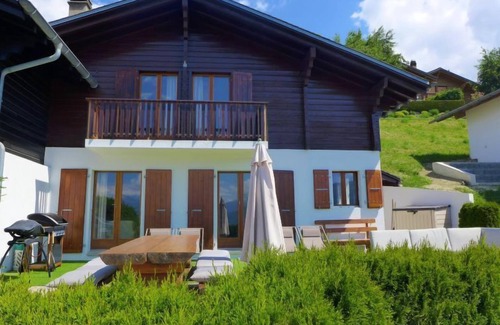 Lens House | Chalet n°10 by Interhome