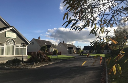 Lisburn Ski Chalet | Chalet near Moira, 20 mins Belfast, free WiFI/Parking, super location for NI
