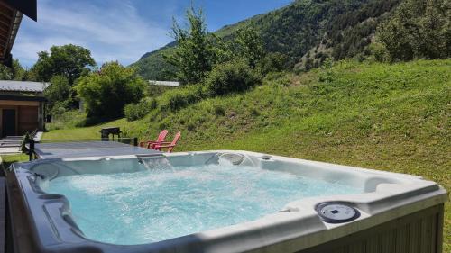 Aime Ski Chalet | Chalet neuf, Jacuzzi, piscine privée mai-sept, pétanque, proche Paradiski