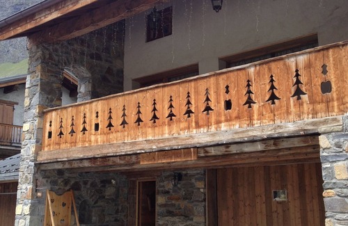 Champagny-en-Vanoise Ski Chalet | Chalet of 3766ft², Vanoise National Park, Jacuzzi, Sauna, WIFI, Bar, Pool Table