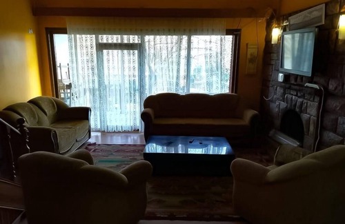 Buyukcekmece District Ski Chalet | Chalet on the beach with a private garden