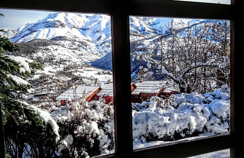 Allos Ski Chalet | Chalet on the slopes