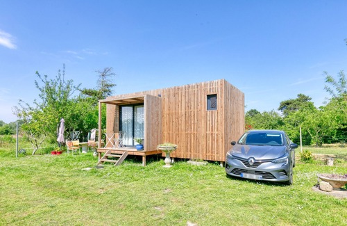 Guerande Ski Chalet | Chalet 'Petit - Tiny House' with Private Terrace, Shared Garden and Wi-Fi