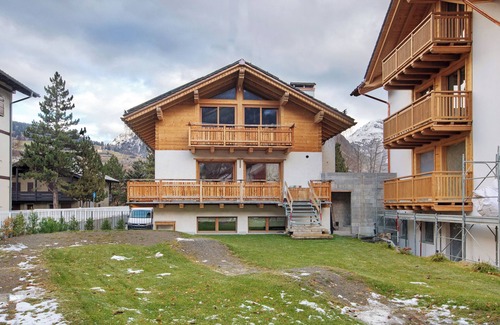 Bormio Ski Chalet | Chalet 'Pieri - Appartamento Temelin' with Mountain View and Wi-Fi