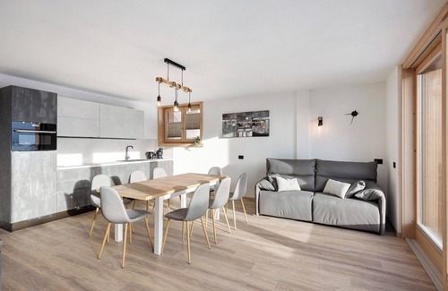 Livigno Ski Chalet | Chalet 'Plaz' with Mountain View, Private Garden and Wi-Fi