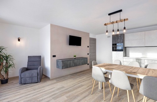 Livigno Ski Chalet | Chalet 'Plaz' with Mountain View, Private Garden and Wi-Fi