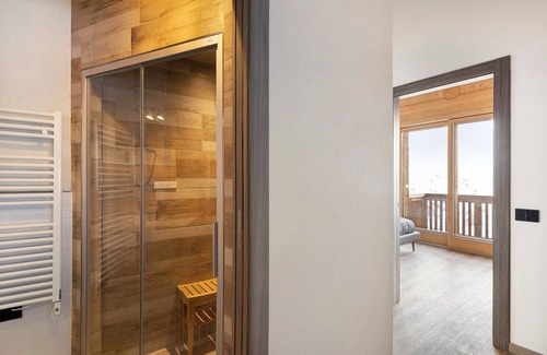 Livigno Ski Chalet | Chalet 'Plaz' with Mountain View, Private Garden and Wi-Fi