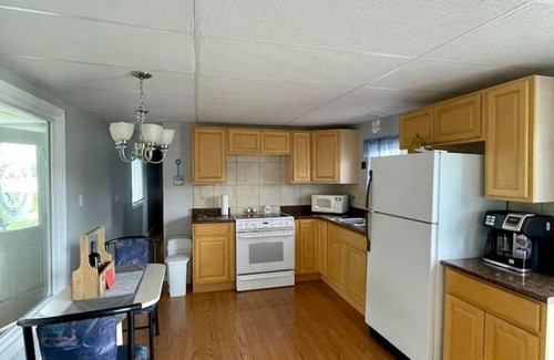 Sainte-Anne-de-Kent Apartment | Chalet Relaxation - Cottage with Beach View in Bouctouche Sud