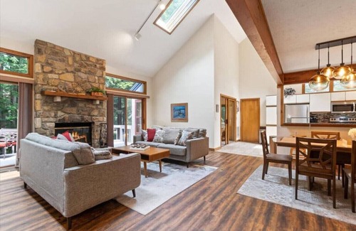 Pocono Pines House | Chalet Retreat Near Lake Naomi Firepit, Decks, Walk to Clubhouse
