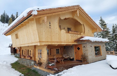 Schonbach Ski Chalet | Chalet Salzach near Ski Lift & Spa