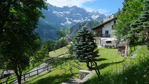 Paquier Ski Chalet | Chalet Snostorm