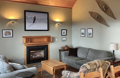 Snow Pine Estates Ski Chalet | Chalet Snowdrop (Ski in/out chalet with a view)
