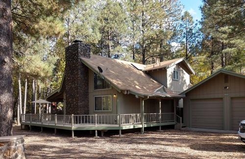 Pinetop Ski Chalet | Chalet Style Home In Beautiful White Mtns. Pet-Family Friendly, Great Location!