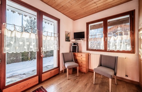 Morzine Ski Chalet | Chalet "Sun River" with Mountain View, Private Terrace & Wi-Fi