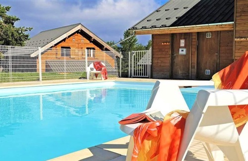 La Joue du Loup Ski Chalet | Chalet, view mountain, swimming pool, terrace, parking, tv, ski locker, 55m², La Joue du Loup
