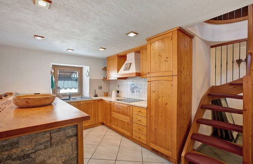 La Salle Ski Chalet | Chalet 'Vista Monte Bianco' with Mountain View, Shared Garden and Wi-Fi