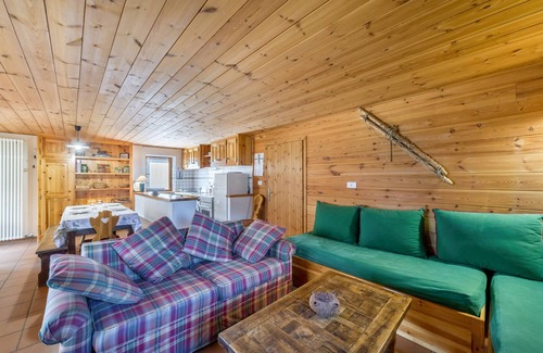 Antey-Saint-Andre Ski Chalet | Chalet 'Vue Cervin Matterhorn' with Mountain View, Private Terrace and Wi-Fi