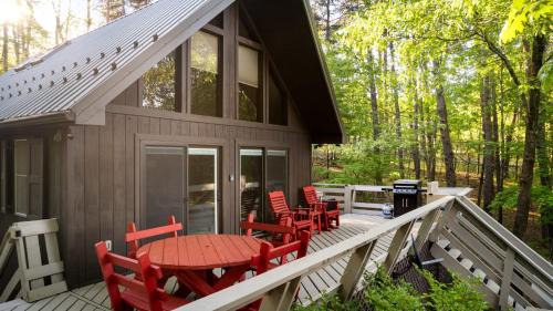 Berkeley Springs Ski Chalet | Chalet w Hot Tub, Grill, FirePit, WiFi,PetFriendly