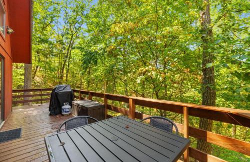 Basye Ski Chalet | Chalet w Huge Deck, Grill, WiFi, Mins to Bryce!