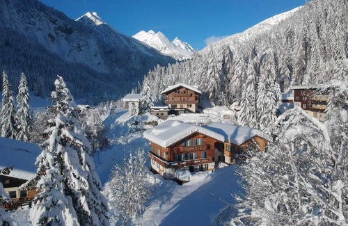 Heiligenblut Apartment | Chalet Waldhäusl Sauna, Whirlpool, Terrace, Fireplace & Mountain Views Sleeps 6