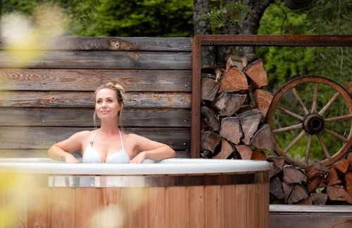 Heiligenblut Apartment | Chalet Waldhäusl: Luxury with Sauna, Whirlpool & Mountain Views for 6 Guests