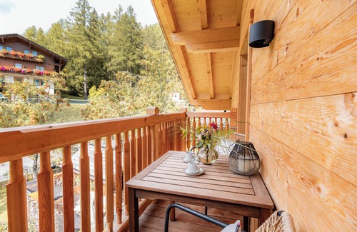 Heiligenblut Ski Chalet | Chalet Waldhäusl Zirben-Chalet with Sauna Whirlpool & Mountain Views – Sleeps 4