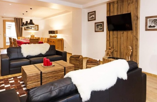 Peisey-Nancroix Ski Chalet | Chalet, wifi, 100m from resort center, sauna, balcony, parking, tv, ski locker, 185m²