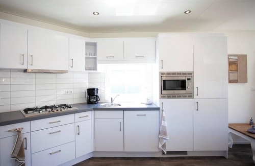 Velsen-Zuid House | Chalet with 2 bedrooms and a terrace