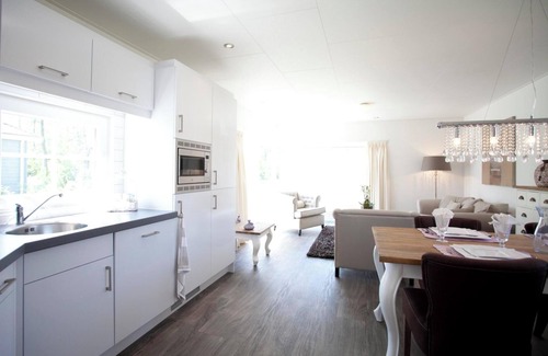 Velsen-Zuid House | Chalet with 2 bedrooms and a terrace
